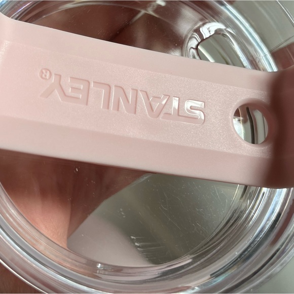 Stanley Quencher 40oz in Petal - Picture 11 of 12